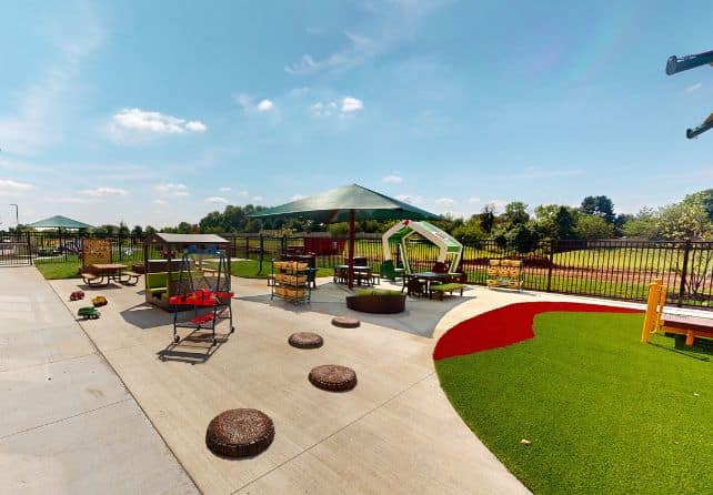 http://New%20Horizon%20Academy%20playground%20in%20Olathe,%20Kansas