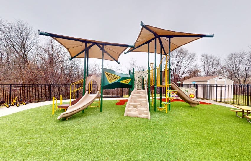 http://New%20Horizon%20Academy%20playground%20in%20Overland%20Park,%20Kansas